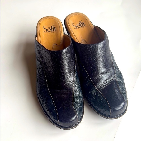 Sofft Women’s Embossed Black Leather Heeled Clogs / Mules size 9 1/2 - Picture 1 of 9